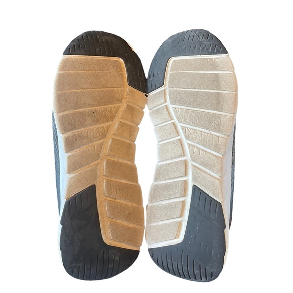 Adidas running shoe - Picture 4 of 7